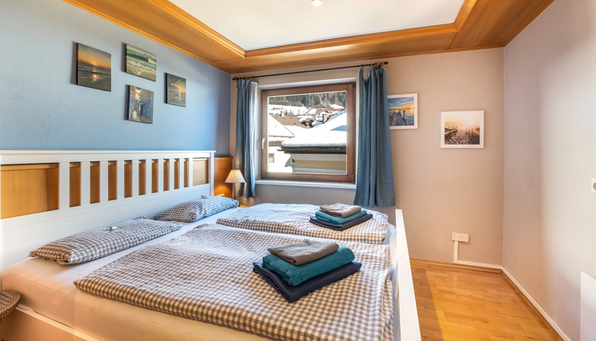 Apartmán se dvěmi ložnicemi, kuchyní a prostornou obývací částí